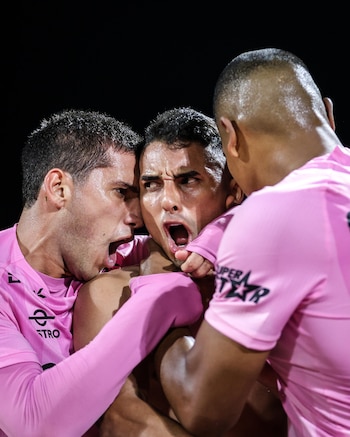 Carlos López celebrando el gol del triunfo de Sport Boys ante Comerciantes Unidos en el Callao.