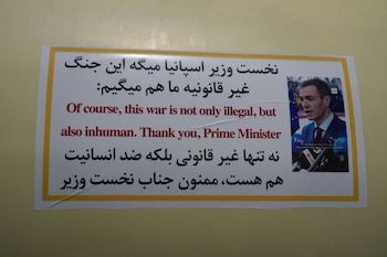 Los medios iraníes difunden un vídeo en el que aparece una pegatina de Pedro Sánchez colocada sobre un misil.