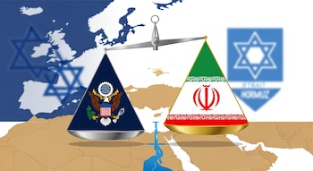 Balanza de dos platillos con los logos de Estados Unidos e Irán sobre un mapa de Medio Oriente y el Estrecho de Ormuz, con el logo de Israel en el fondo.
