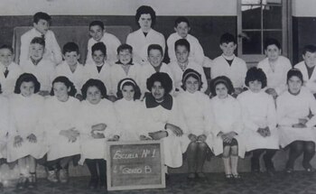 Hebe Uhart junto a sus