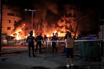 Bomberos y personal de rescate