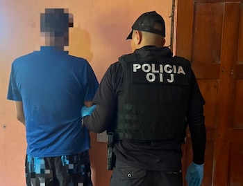 El sospechoso, de apellidos Barboza Tenorio y de 38 años, quedó a las órdenes del Ministerio Público para que se determine su situación jurídica. Crédito: OIJ