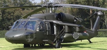 Helicóptero bimotor modelo UH-60L, empleado en misiones de transporte aéreo de personal y de carga, transporte de carga externa, operaciones aéreas especiales, búsqueda, rescate y evacuación aeromédica. (Crédito: Defensa)