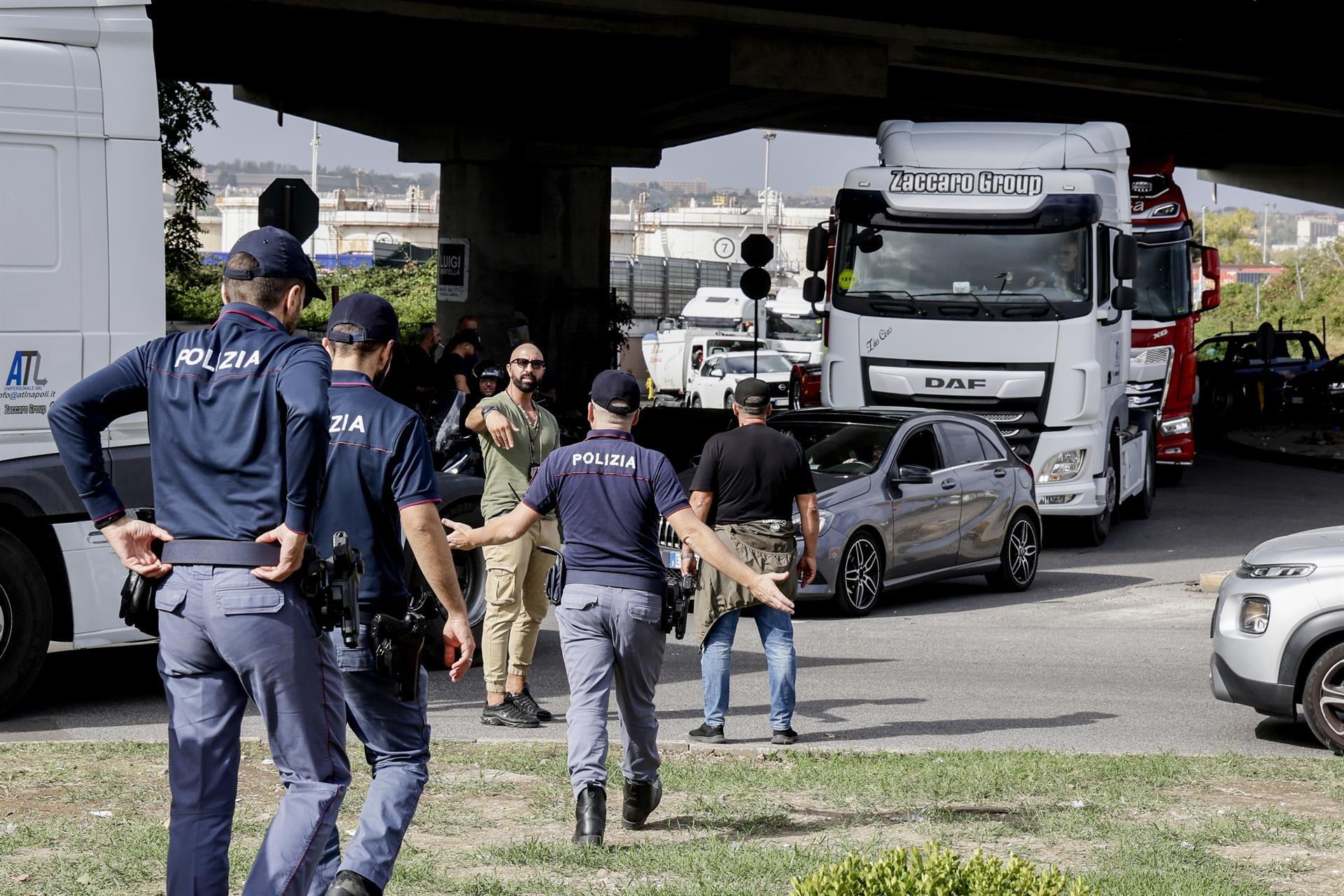 Transportistas levantan los bloqueos de carreteras en el sur de Italia tras el decreto de ayudas de Meloni