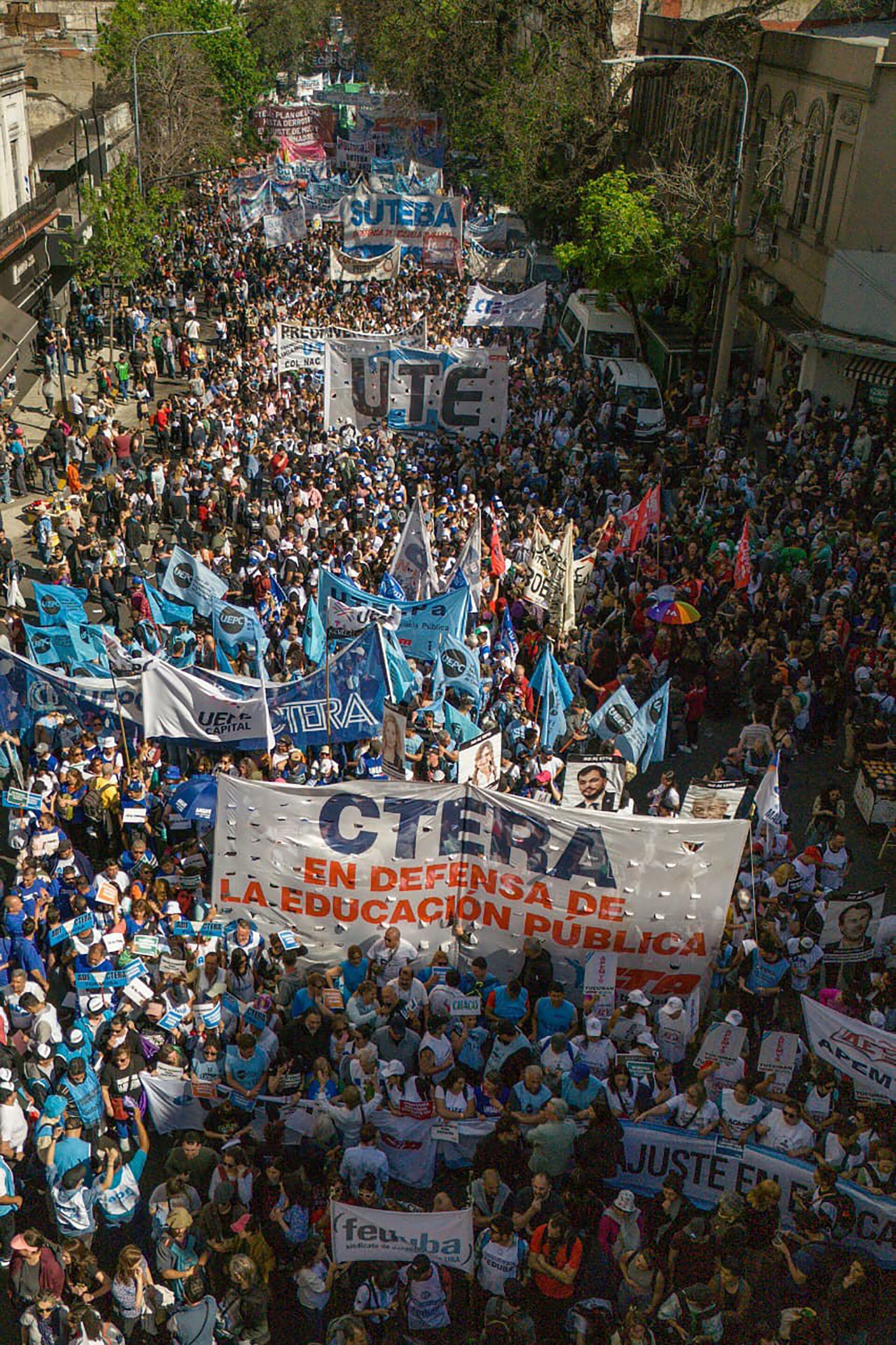Los gremios volvieron a pedir que se convoque a paritarias nacionales