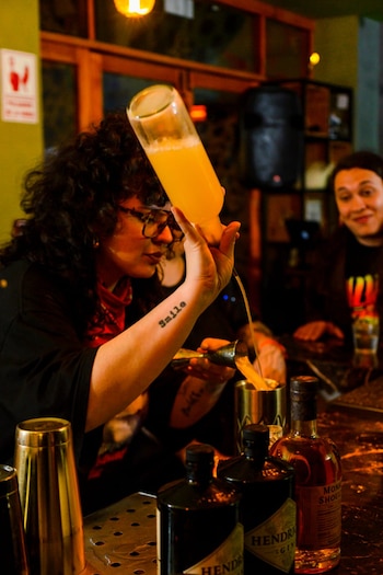 Para Asis, la creatividad es clave en el trabajo diario y eventos como la Buenos Aires Cocktail Week contribuyen a visibilizar el talento de la coctelería argentina (Cortesía Brenda Yamila Asi)