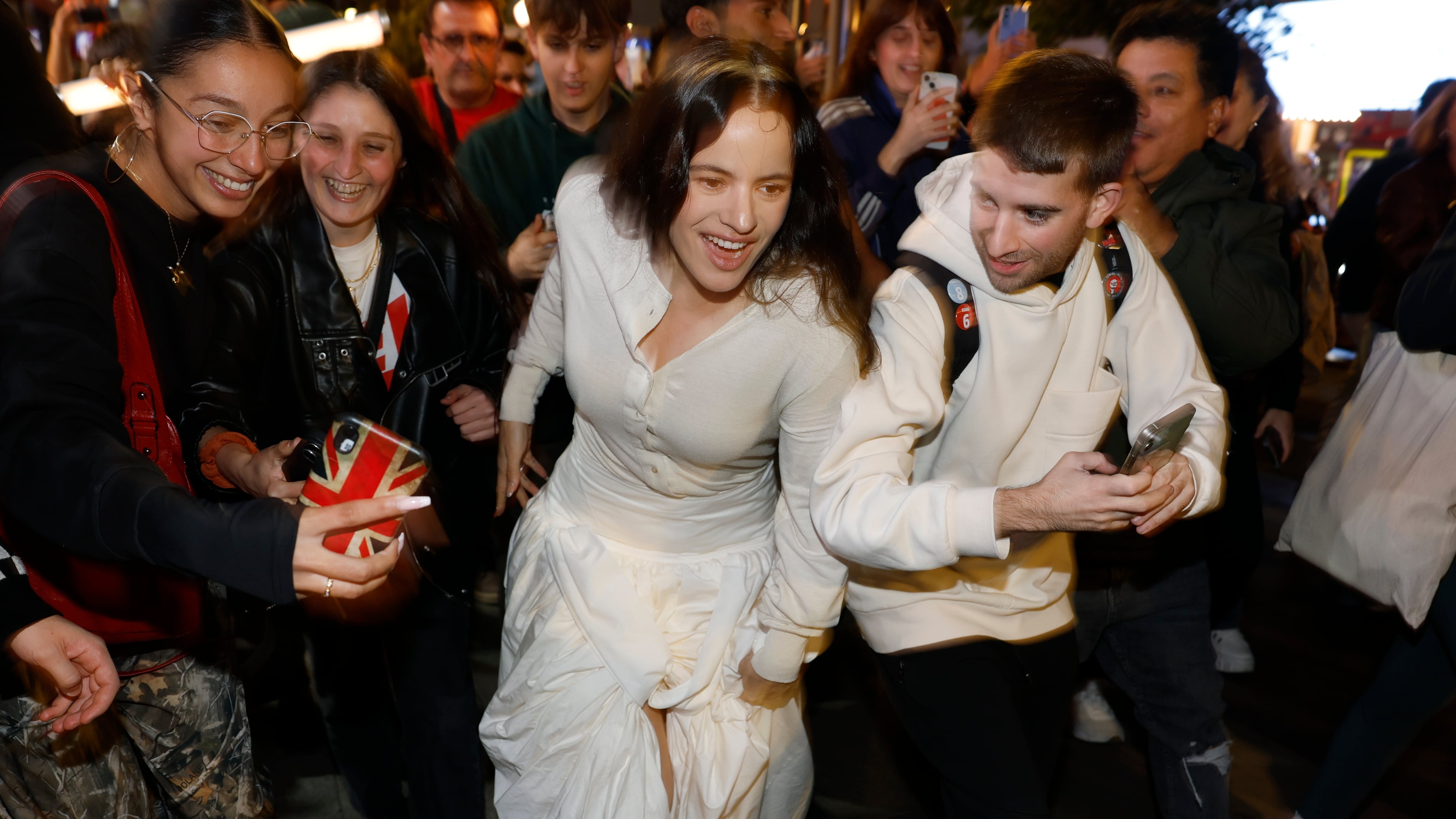 Aparición sorpresa de Rosalía para presentar su cuarto álbum en Madrid - EFE