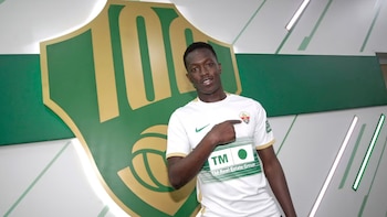 La confesión del exjugador del Celta Pape Cheikh: “Mi mejor amigo me drogó y me hizo firmar un poder general. Con eso compró dos locales y un coche muy caro”