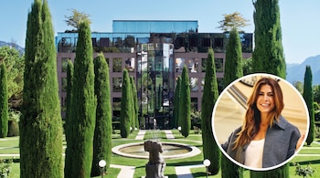 Edificio de cristales rodeado de cipreses y un jardín con fuente, junto a un recorte circular con la foto de Juliana Awada.