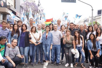 Diputados del Frente de Todos en la movilización en apoyo a Evo Morales