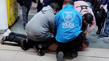 El hombre de buzo color