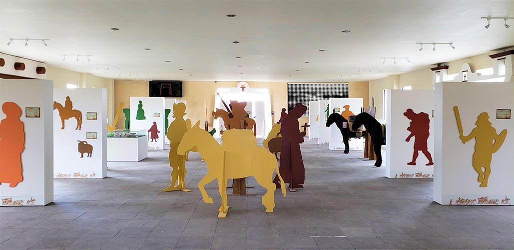 Este espacio expositivo emplea maquetas y siluetas a escala de personajes, mulas y carretas para narrar de manera interactiva el devenir histórico de la región. (Gobierno de México)