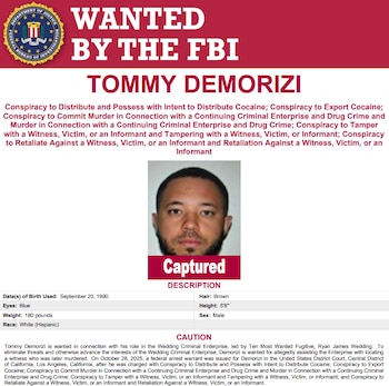 Ficha de búsqueda del FBI