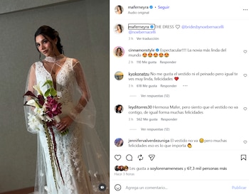 Mafer Neyra posa con un vestido de novia de encaje blanco y sostiene un ramo de flores en una publicación de Instagram