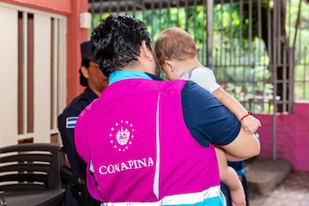CONAPINA asiste a familias tras las lluvias, priorizando la protección de niños y adolescentes con apoyo psicológico y espacios seguros en albergues. (Cortesía:)