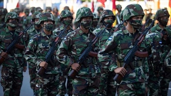 Soldados nicaragüenses desfilan en Managua