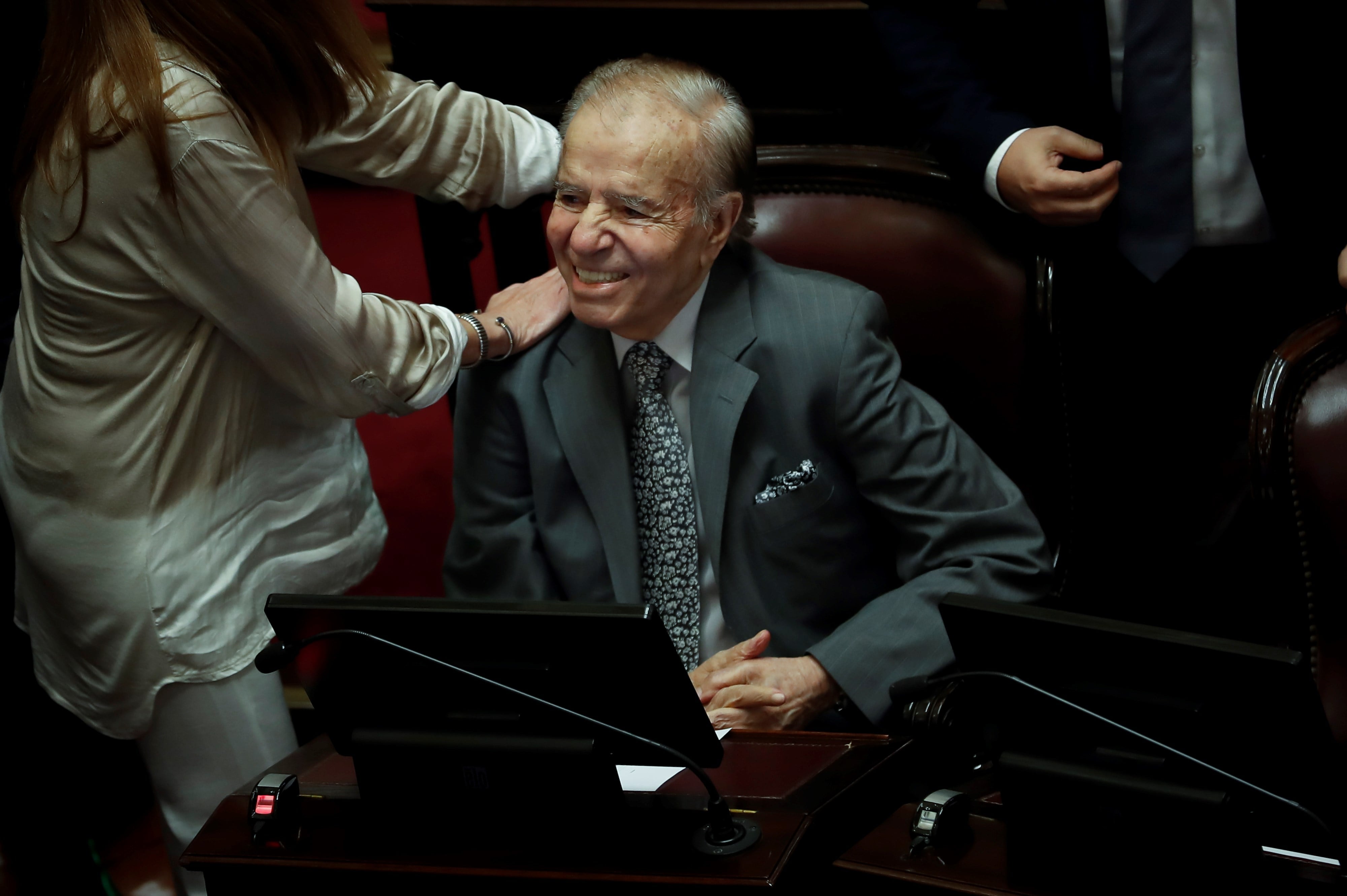Carlos Menem restableció relaciones diplomáticas con el Reino Unido bajo el Paraguas de Soberanía y avanzó en cooperación sobre Malvinas.