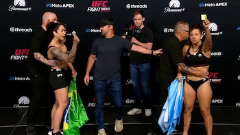 Polémica provocación de la brasileña Dumont a la argentina Ailín Pérez antes de la pelea estelar por UFC: le tiró preservativos y dólares