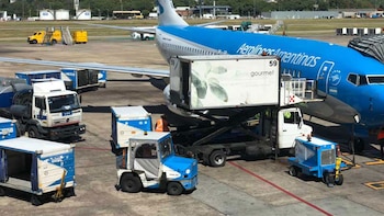 Tras el intento de privatización de Intercargo, Aerolíneas Argentinas asumió los servicios de rampa en cuatro aeropuertos