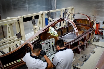 Técnicos trabajando durante el desarrollo