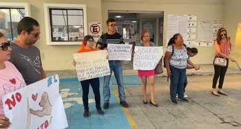 Varias personas se congregaron a