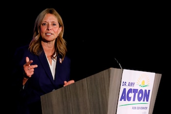 La candidata demócrata a la gubernatura de Ohio, Amy Acton, durante un evento de campaña, el 5 de mayo de 2026, en Columbus, Ohio. (AP Foto/Jay LaPrete, Archivo)
