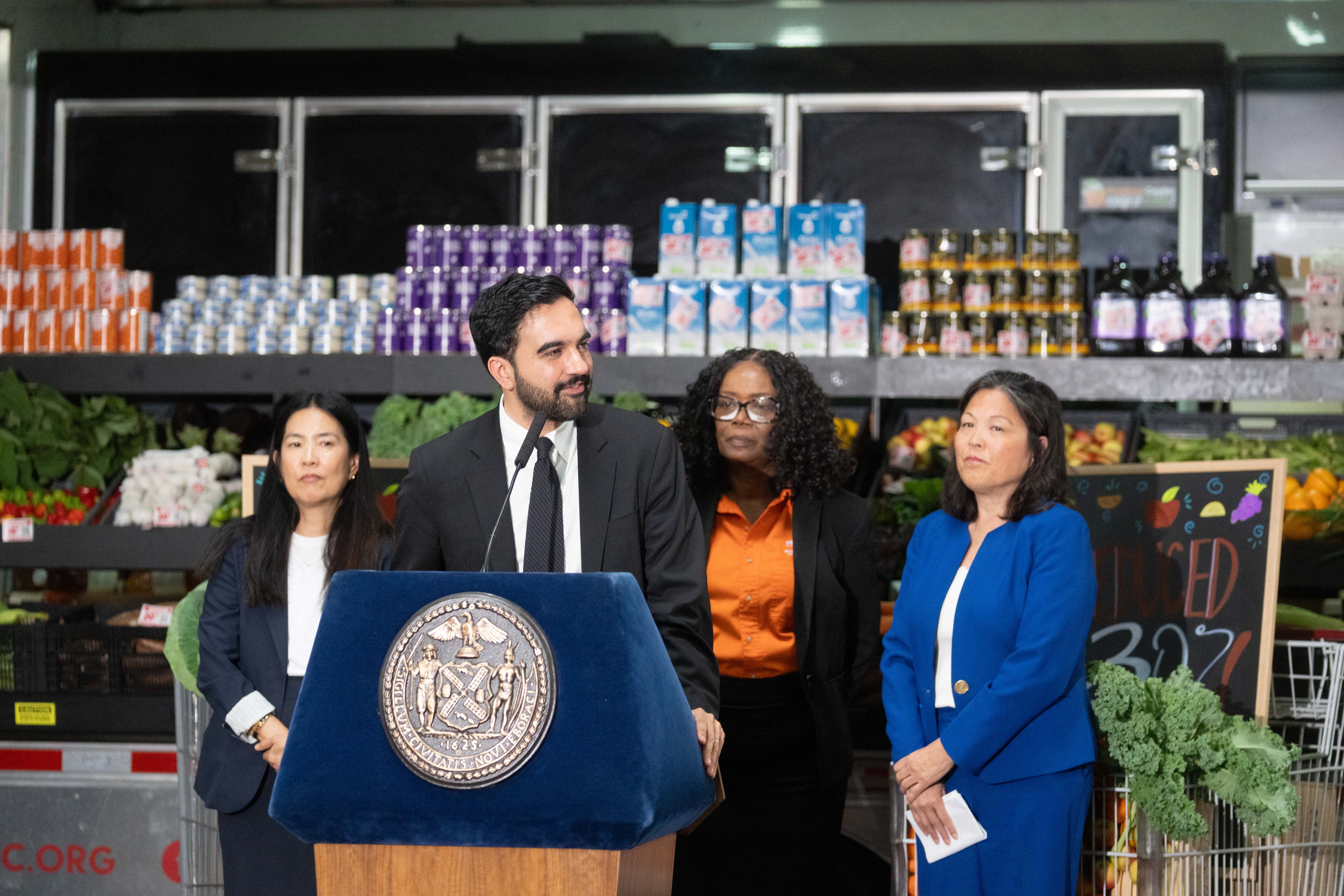 Los supermercados municipales de Nueva York no pagarían alquiler ni ciertos impuestos y recibirían subsidios para aplicar una rebaja del 30% en productos básicos (Nycmayorsoffice/Michael Appleton/Mayoral Photography Office).