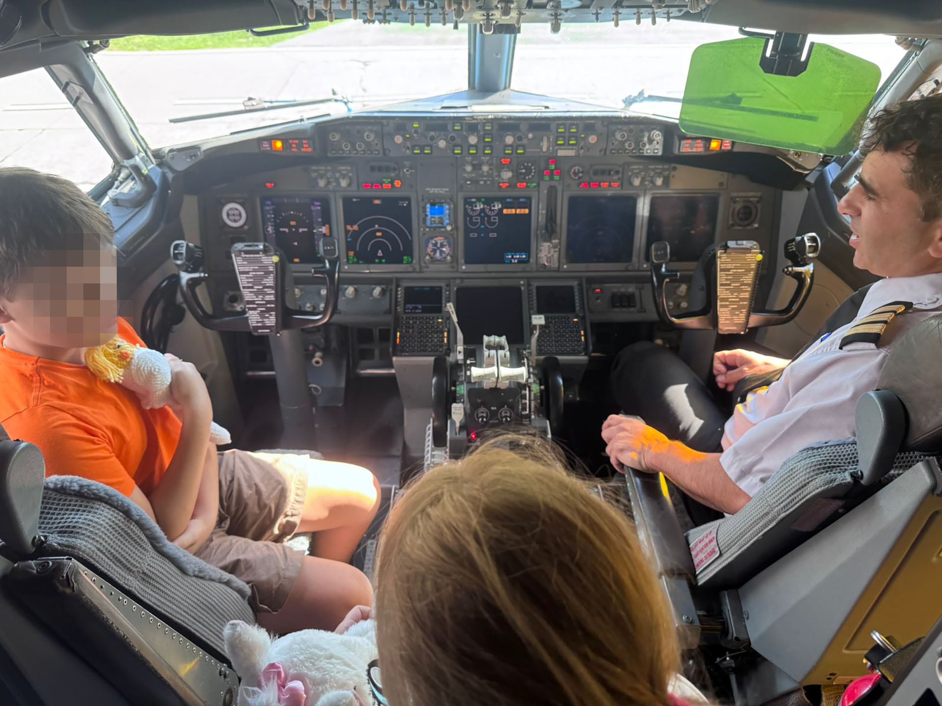 Los niños volvieron a la Argentina en un vuelo de Aerolíneas Argentinas.