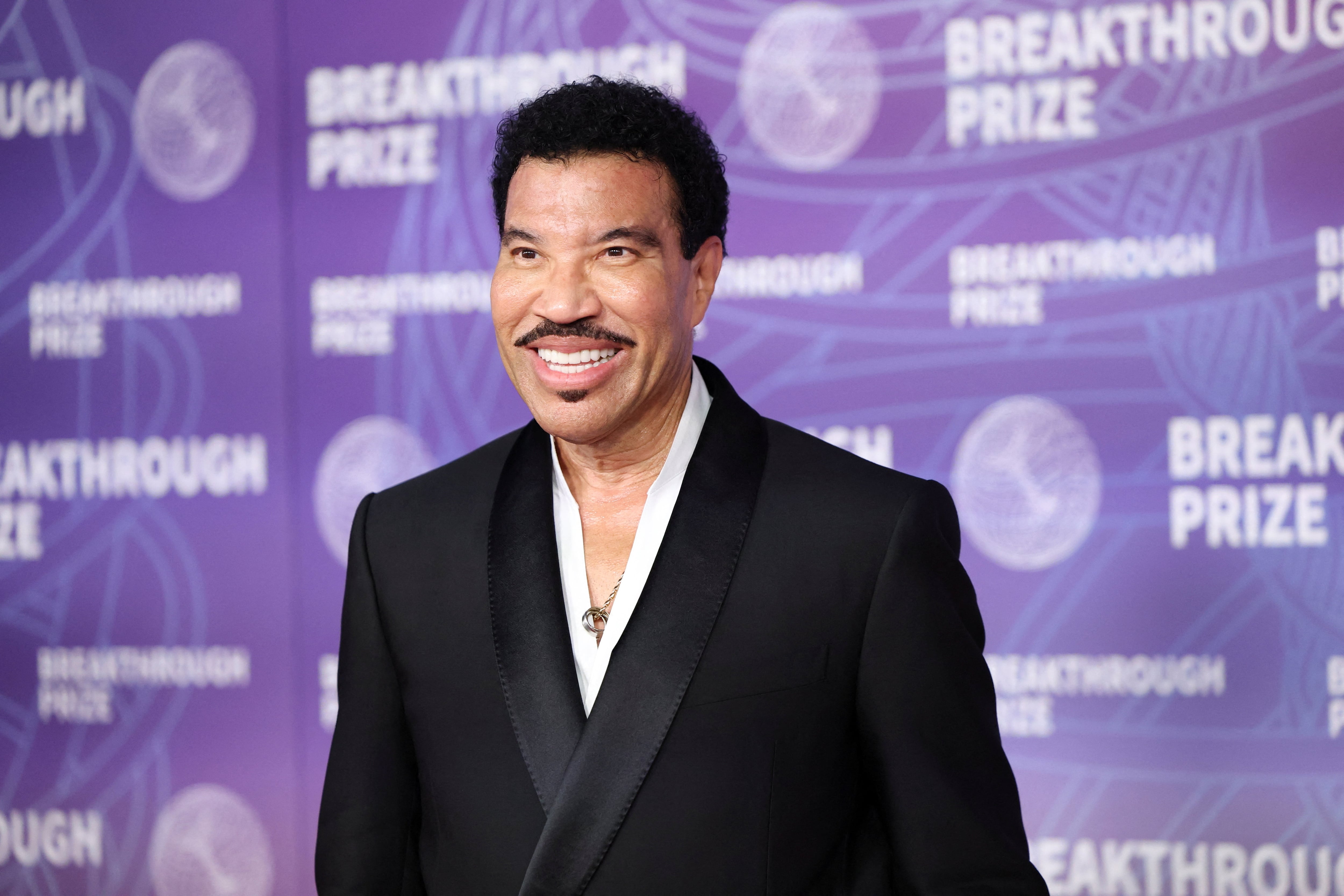 Pese a permanecer hospitalizado, Lionel Richie no ha cancelado su próxima fecha de la gira. REUTERS/Mario Anzuoni