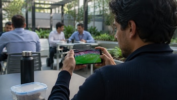 ¿Vas a ver las semifinales de la Copa Mundial en el celular? 4 ajustes clave para que no se te corte el partido