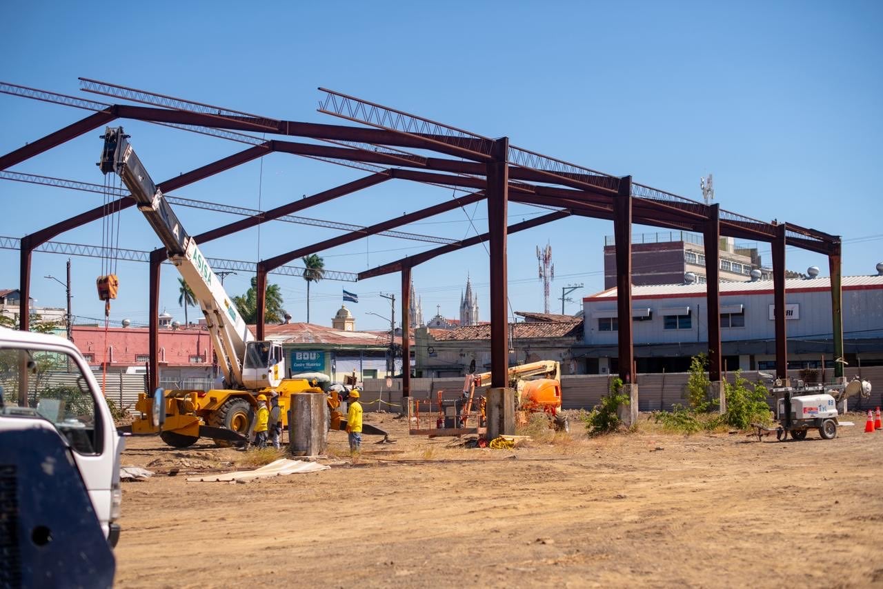 Imágenes del proceso constructivo en Santa Ana con apoyo de maquinaria especializada. /(Ministerio de Obras Públicas)