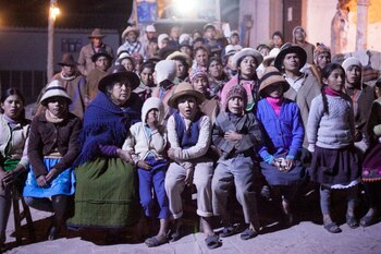 Elenco de 'Willaq Pirqa' representando