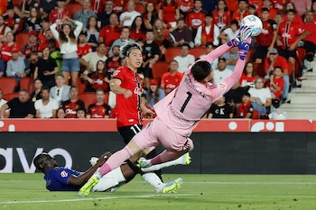 El Mallorca goleó 3-0 al Real Oviedo, pero no le sirvió porque perdió la categoría por diferencia de gol - crédito Cati Cladera/EFE