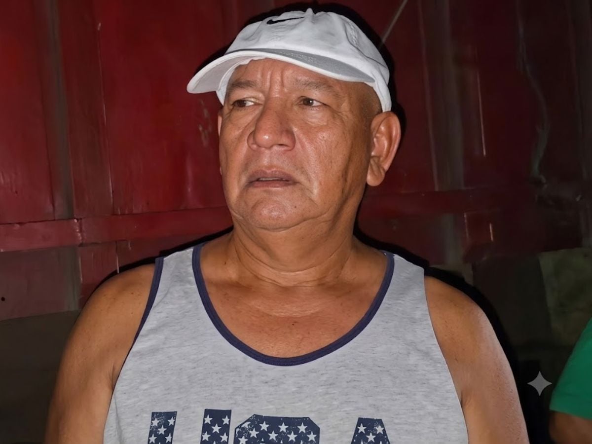 El padre del menor llegó al lugar tras recibir la noticia del accidente. La familia espera que las autoridades determinen las causas del fatal percance vial. (Foto: Cortesía)
