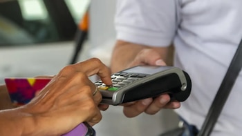 En estaciones de gasolina y peaje carretero se eliminará el pago en efectivo con nueva Ley de Tecnología Digital