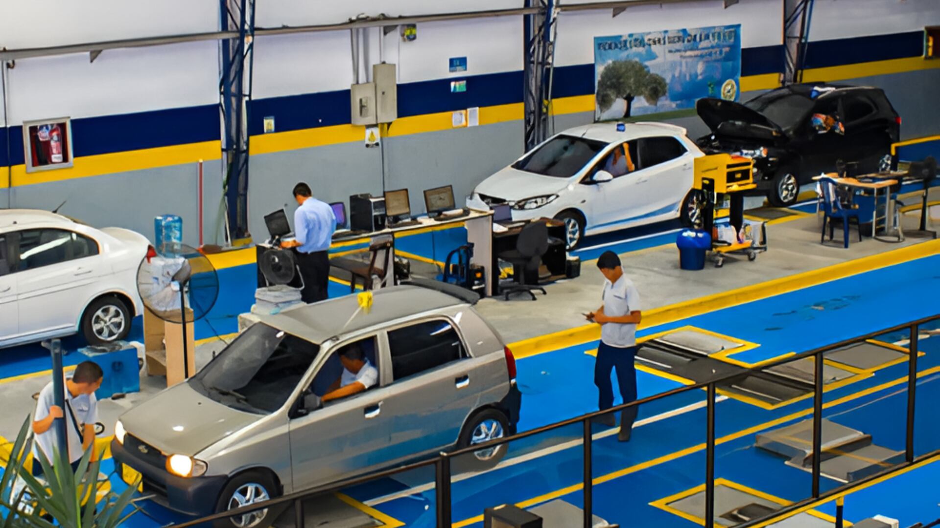 Los carros particulares con más de cinco años deben realizar la tecnomecánica cada año. Para 2026, las tarifas van desde $317.000 hasta cerca de $369.000, dependiendo del modelo y la edad del vehículo - crédito CDA