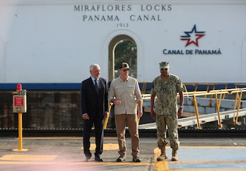La relación entre Panamá y Estados Unidos ha pasado de las fricciones por el Canal a una agenda con mayor énfasis en seguridad, narcotráfico y cooperación militar. REUTERS/Aris Martinez