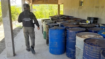 FGR asegura más de 30 mil litros y 25 mil kilos de precursores químicos en Tamazula, Durango