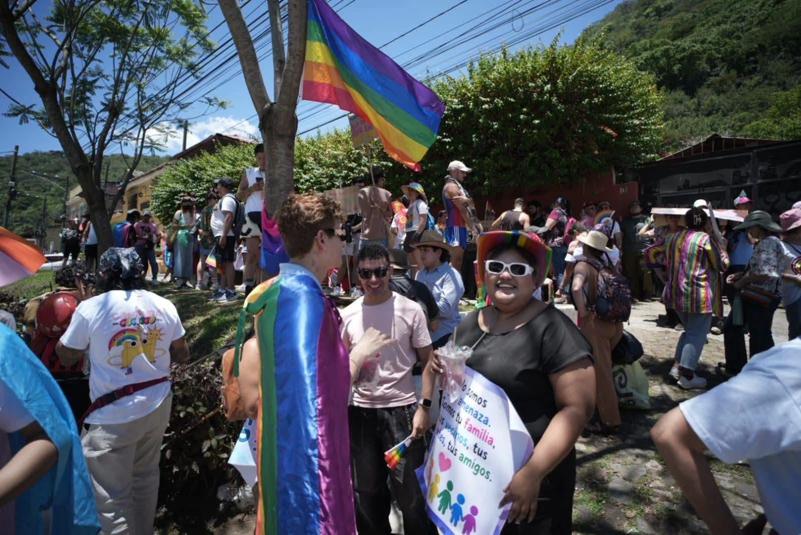 La convocatoria de Orgullo Antigua invitó a la comunidad LGBTIQ+, a sus familias y a sus redes de apoyo a participar para visibilizar la diversidad y la resistencia./ (Sololá Informativo Digital)