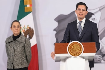 La trayectoria de Roberto Velasco Álvarez ha estado marcada por su participación en la política exterior y la relación con América del Norte.