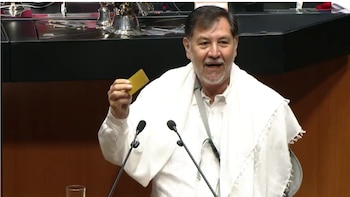 La absurda razón por la que Noroña se negó a romper su visa de EEUU