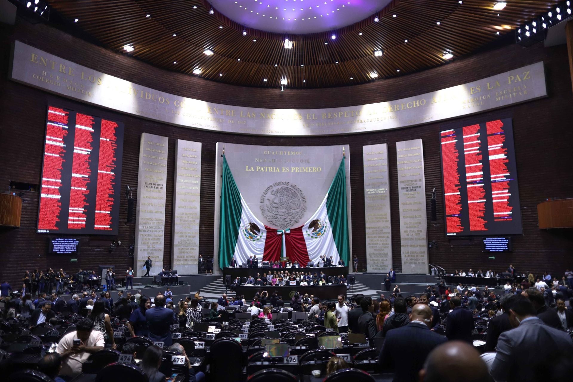 Morena, el Partido del Trabajo y el Partido Verde Ecologista de México buscan unanimidad interna para aprobar el Plan B tras el receso legislativo. FOTO: GRACIELA LÓPEZ/CUARTOSCURO.COM