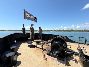 Popa de la embarcación, sitio trasero, de donde se realiza la mayor parte del anclaje. Cortesía: Fabricio Quirós