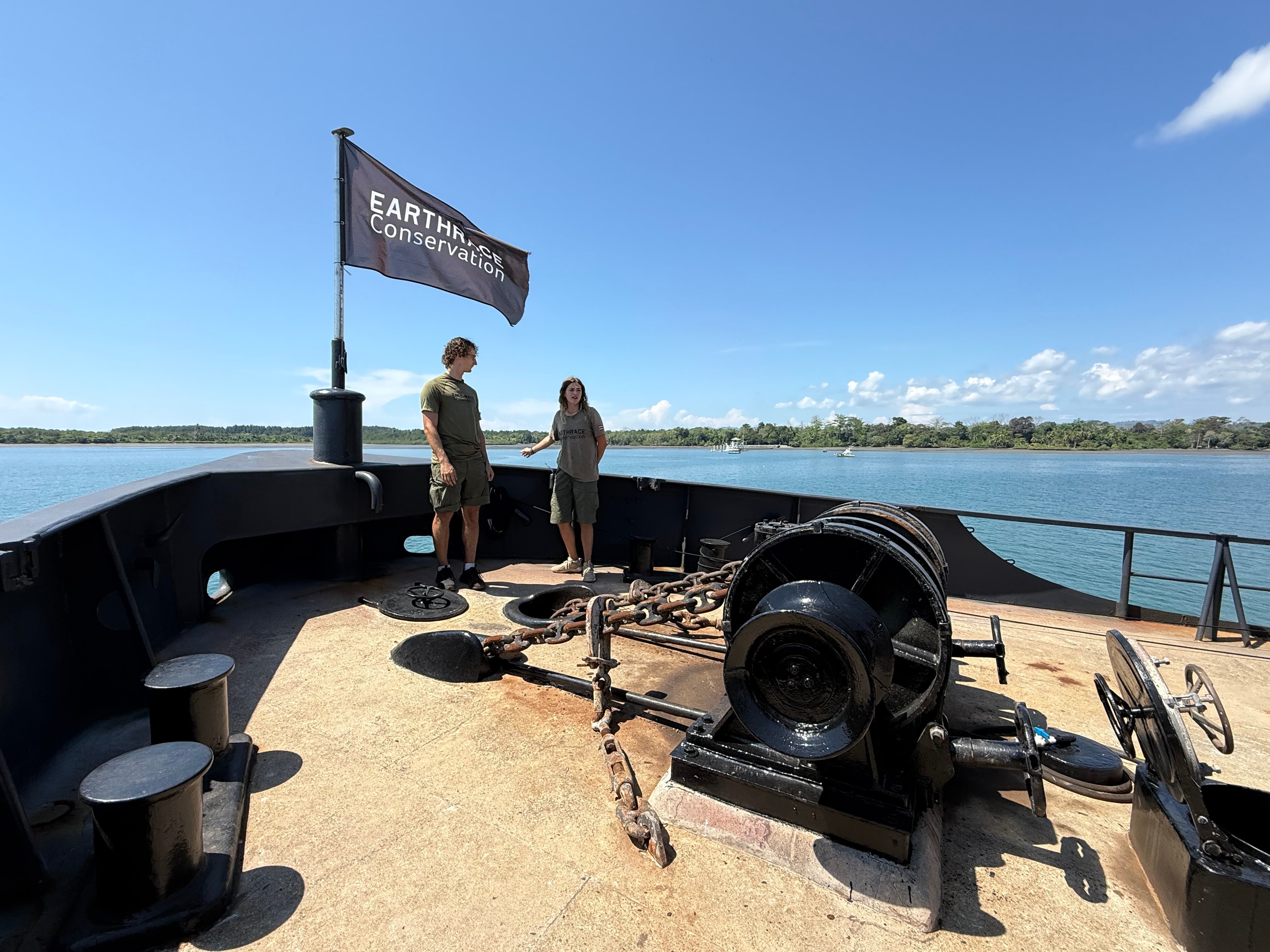 Popa de la embarcación, sitio trasero, de donde se realiza la mayor parte del anclaje. Cortesía: Fabricio Quirós