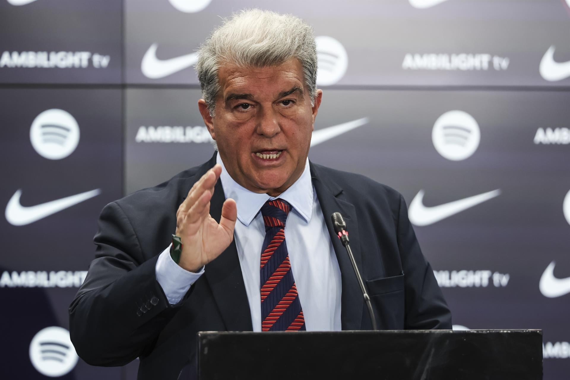 Laporta ataca duramente al Real Madrid en la cena navideña del Barcelona