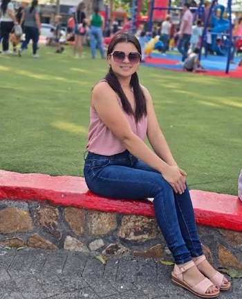 Junieysis Adely Merlo Espinoza, de 29 años, reside en Costa Rica desde hace ocho años. Su familia en Nicaragua y España hoy clama por su pronta aparición tras perder todo contacto con ella en Santa Ana (Foto cortesía Junieysis).