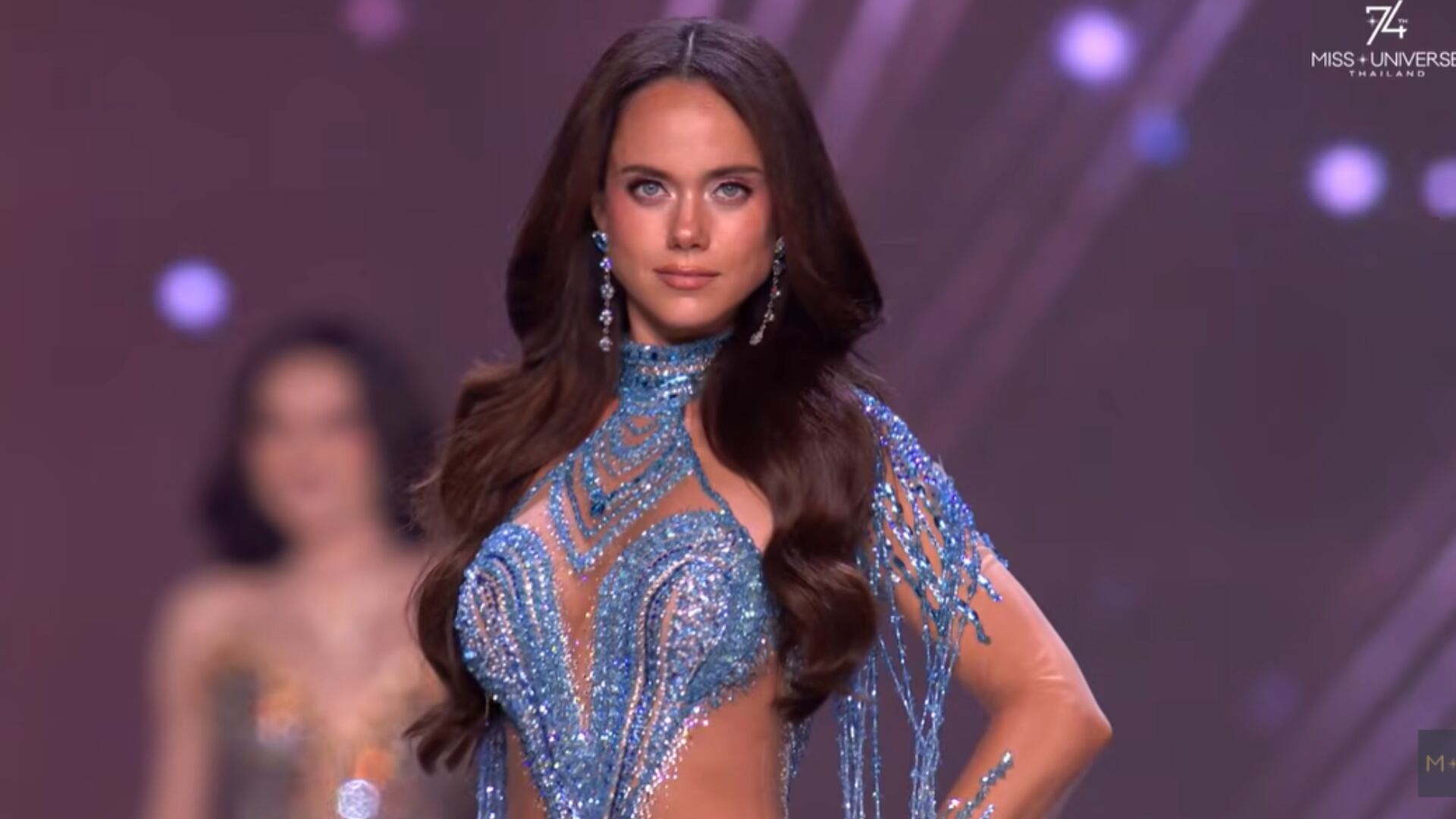 Karla Bacigalupo deslumbró con su traje de noche.