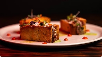 El pequeño pueblo de Cáceres que esconde un restaurante reconocido por Michelin: una joya gastronómica bajo tierra con platos desde 16 €