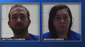 Una pareja enfrenta cargos de homicidio por la muerte de sus hijos en un incendio de casa rodante en Texas