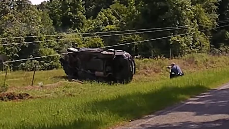 La Arkansas State Police defendió su política de persecuciones y Mike Hagar pidió un agravante penal específico para quienes huyen de la policía con menores en el vehículo (Arkansas State Police)